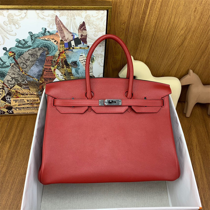  Sleek crossbody bag front view
