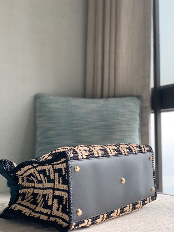 Ziva's Charm handbag – interior view (41cm*16cm*29.5cm)
