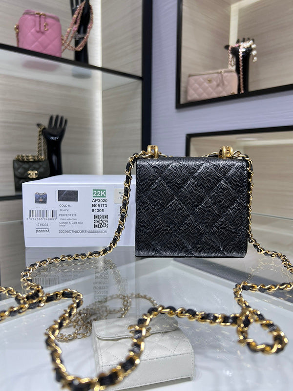 Zivas Charm Polished Finish Designer Handbag (Modern Wardrobe Staple) – Close-Up Detail