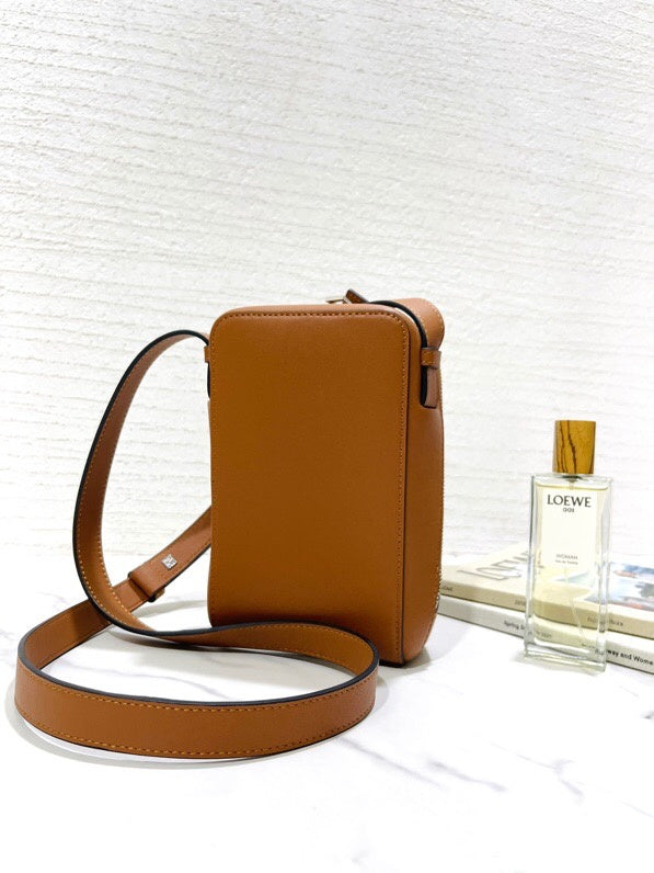 Ziva's Charm handbag – detail view (12cm*6cm*20cm)