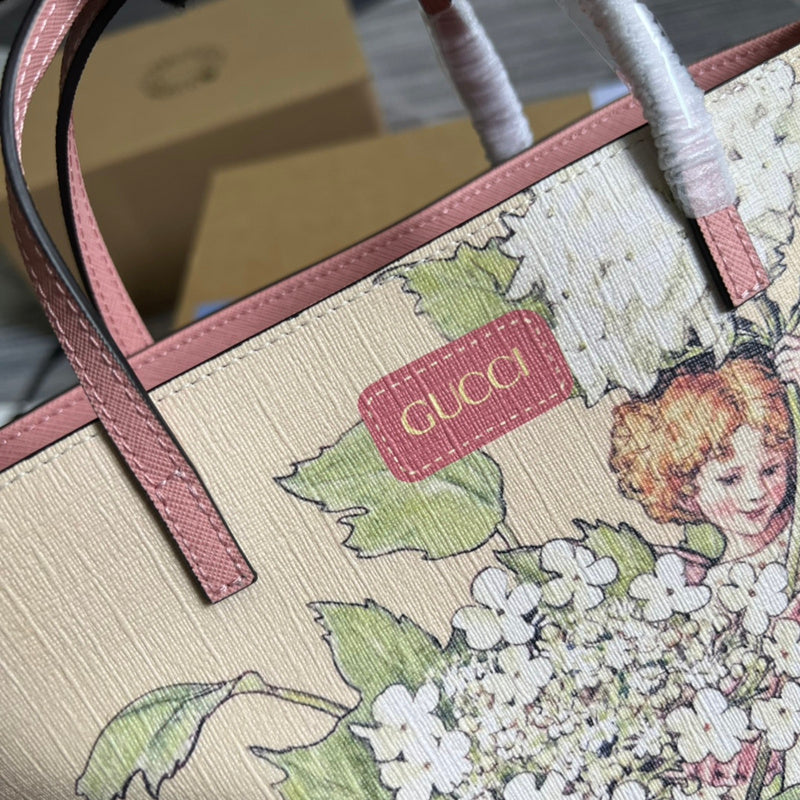 Streamlined handbag styled for everyday wear
