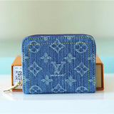  Versatile handbag front view