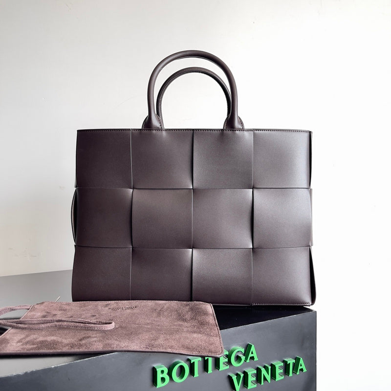 Sophisticated Premium PU Leather Handbag - Chic Everyday Appeal | Women's Statement Accessory #1573 - product detail shot (image 10) of designer-inspired handbag