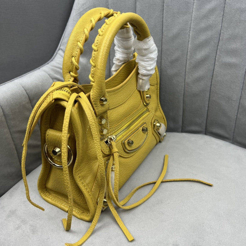 Zivas Charm Refined Structure Statement Handbag (Refined Practical Design) – Back View