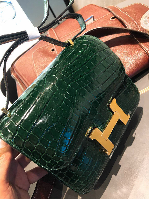  satchel close-up of hardware and finish 11