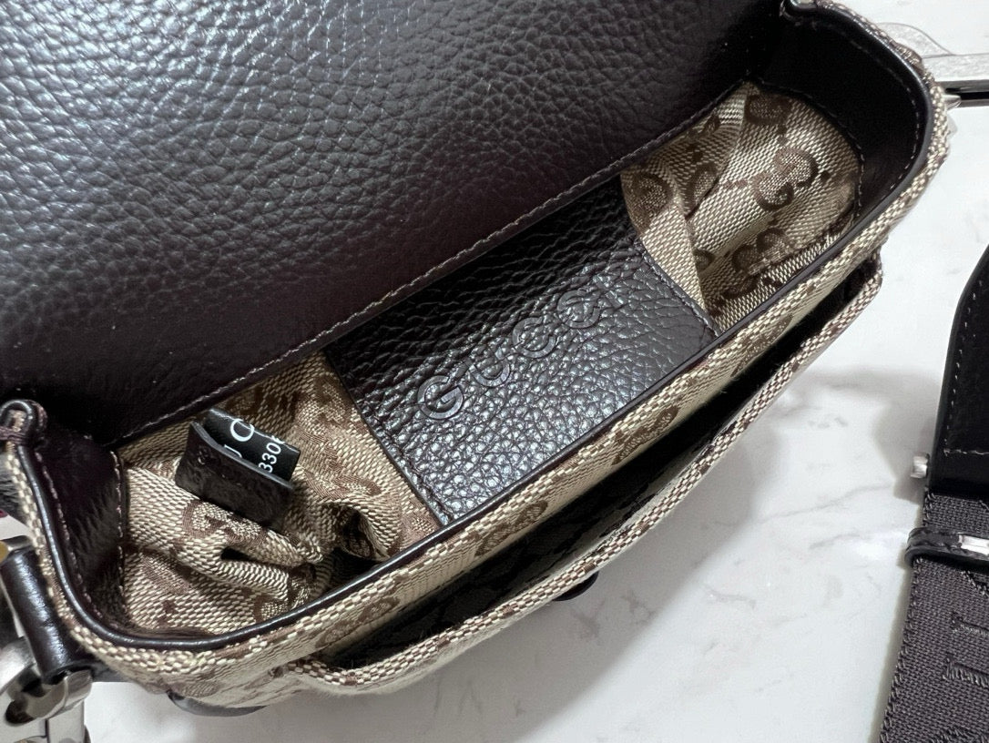 Gucci Bi-color Mini Bag detail shot – designer craftsmanship and quality