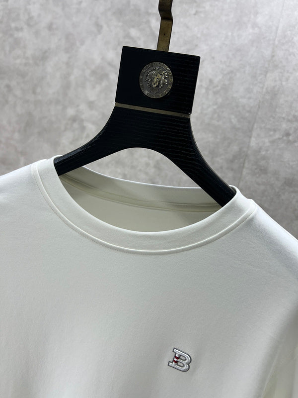 Back view of Burberry luxury piece style No.521