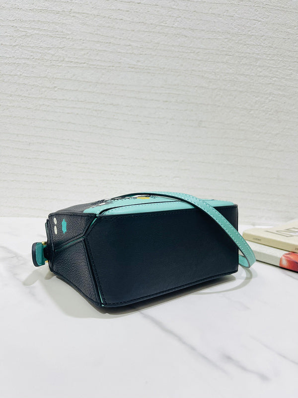 Ziva's Charm handbag – interior view (18cm*11cm*7.5cm)