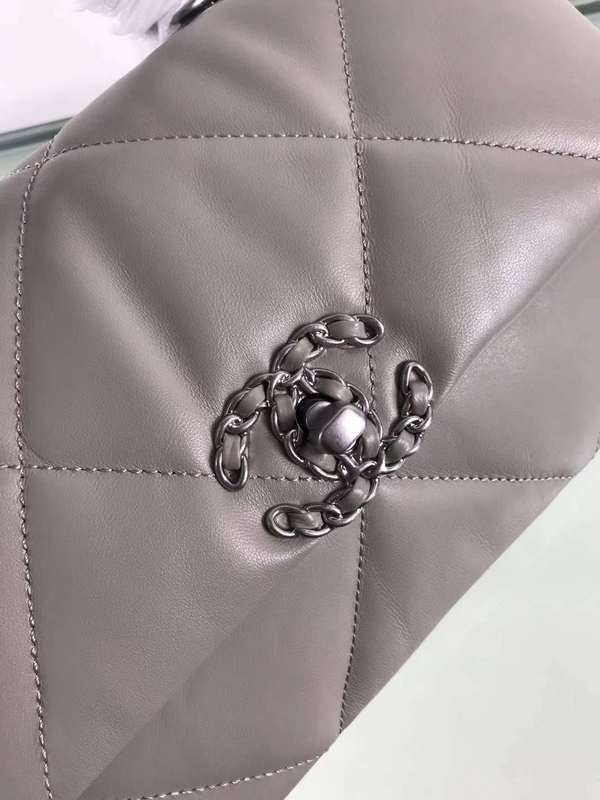 Zivas Charm Refined Everyday Style Designer Handbag (Refined Modern Silhouette) – Close-Up Detail