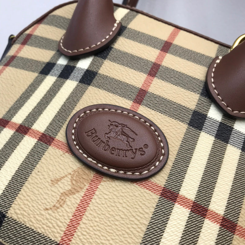Ziva's Charm handbag – close-up view (one versatile size)