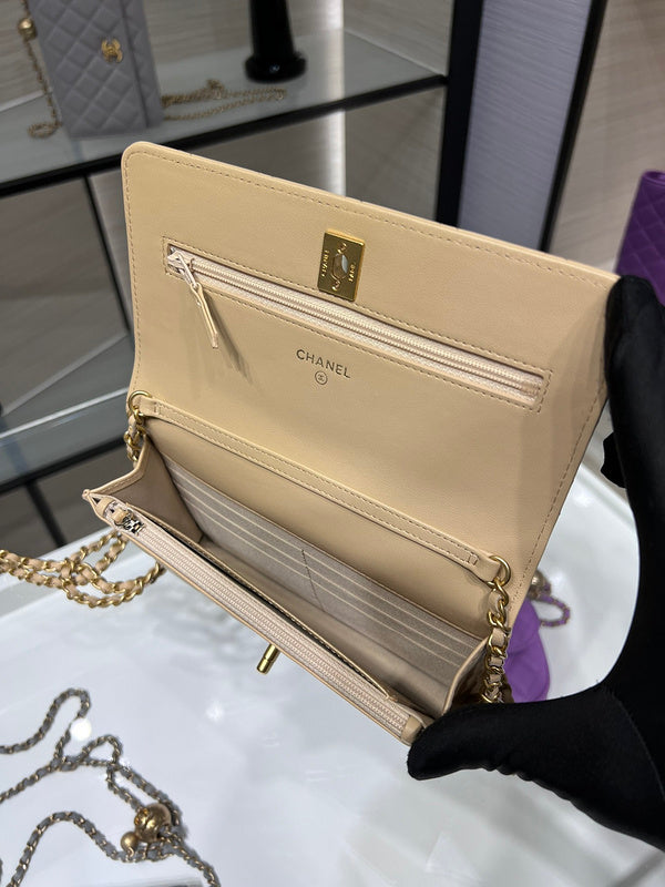 Zivas Charm Understated Luxury Designer Handbag (Everyday Luxury Essential) – Detail View