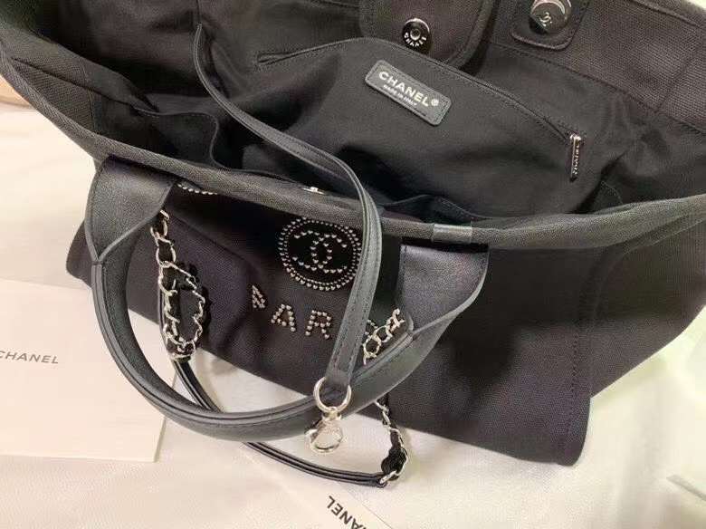 Zivas Charm Modern Edge Luxury Handbag (Elevated Daily Companion) – Close-Up Detail
