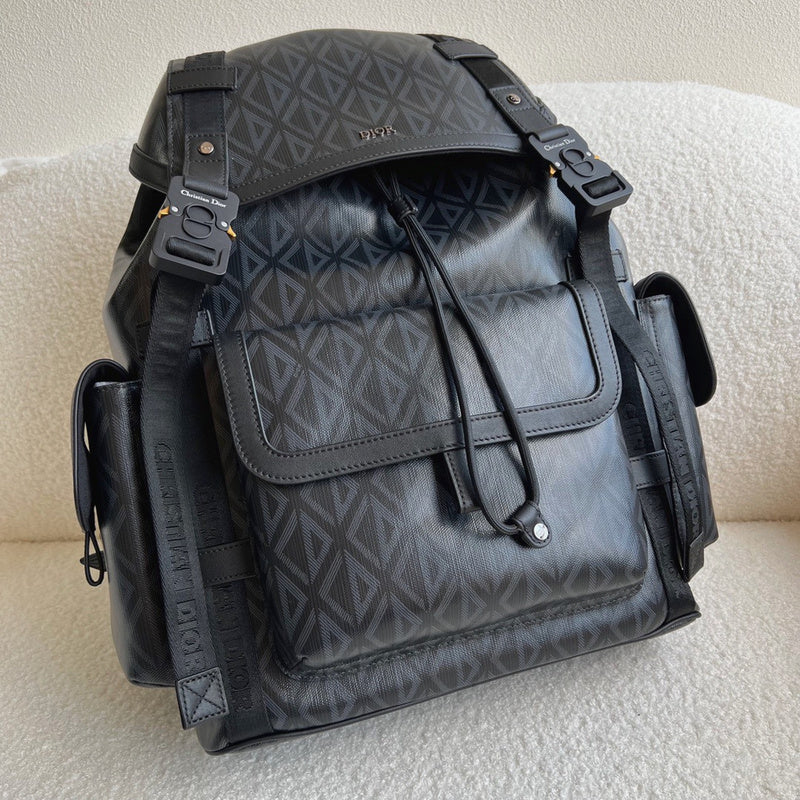 Front view of structured polished women's handbag – women's everyday handbag