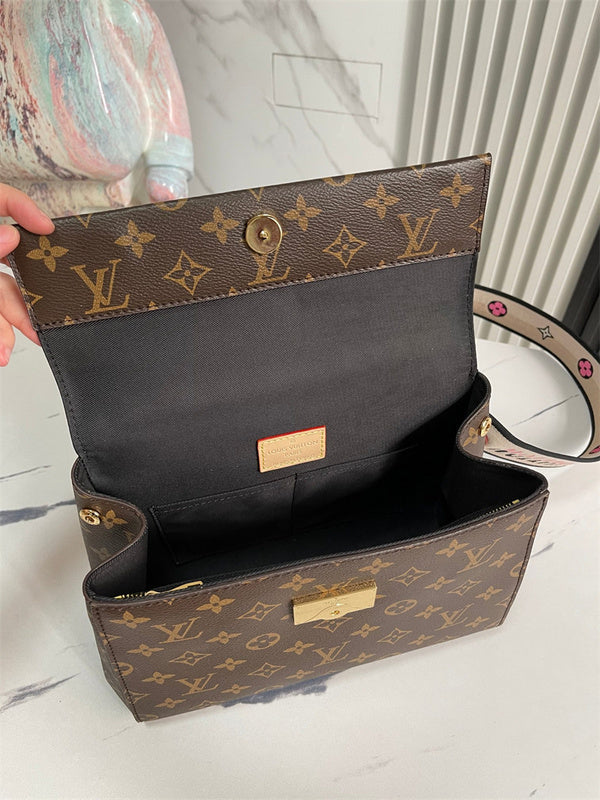  everyday bag interior and compartment view 9