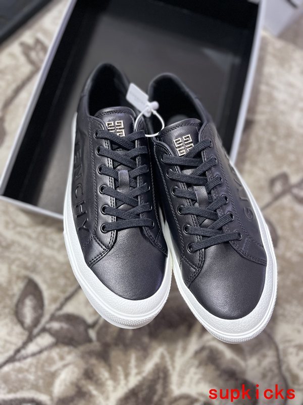 Givenchy shoes Style 023 - packaging and accessories