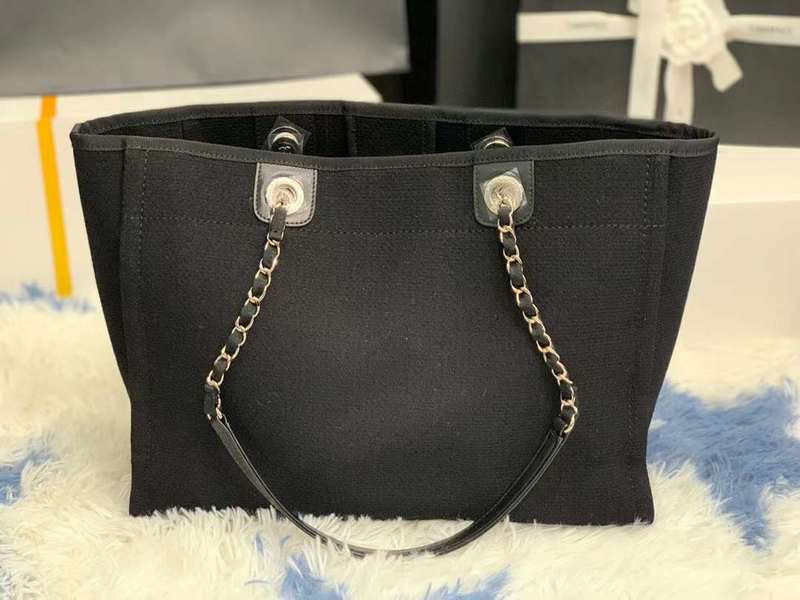 Zivas Charm Effortless Sophistication Luxury Handbag (Signature Shape & Finish) – Detail View
