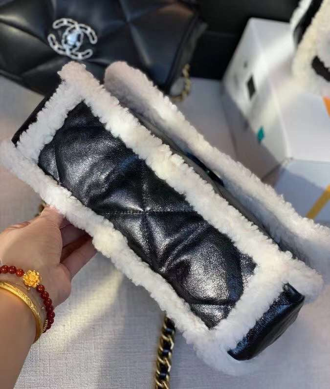  spacious purse view 7