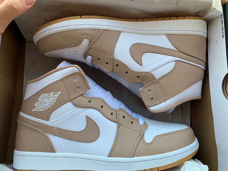 Nike Men's & Women's Luxury Low-Top Trainers — Style 189 close-up view