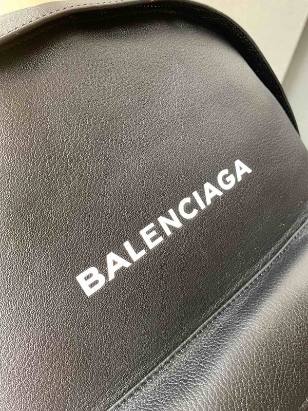 Elegant Premium PU Leather Handbag - Everyday Elegance | Women's Premium Handbag #150 - hardware and detail close-up (image 5) of designer-inspired handbag