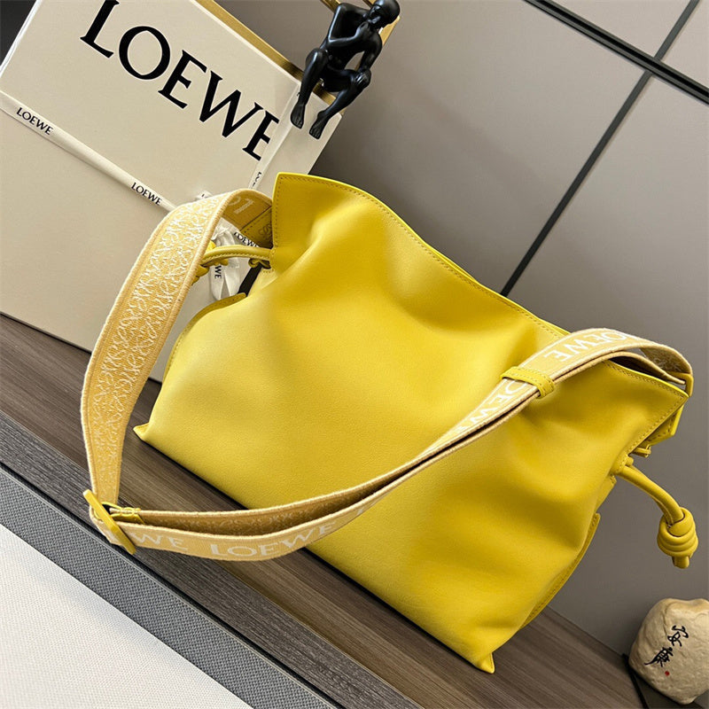 Ziva's Charm handbag – close-up view (30cm*24.5cm*10.5cm)