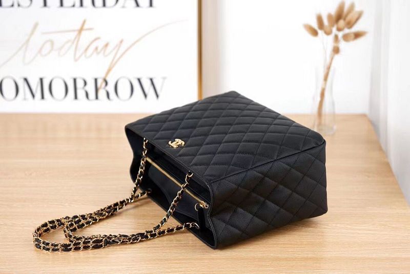 Zivas Charm Polished Finish Designer Handbag (Statement-Ready Design) – Styled Look