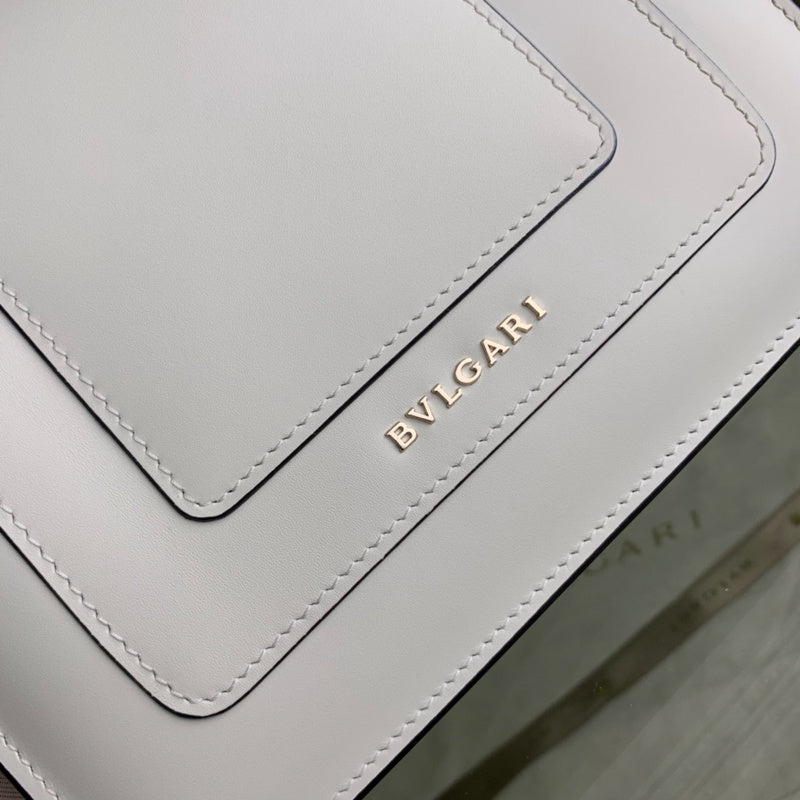Statement Faux Leather Handbag - Everyday Elegance | Women's Designer-Inspired Purse #1685 - hardware and detail close-up (image 5) of designer-inspired handbag