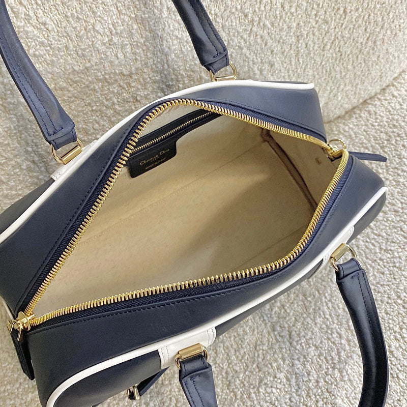 Handle and strap detail of modern polished women's handbag – women's luxury handbag