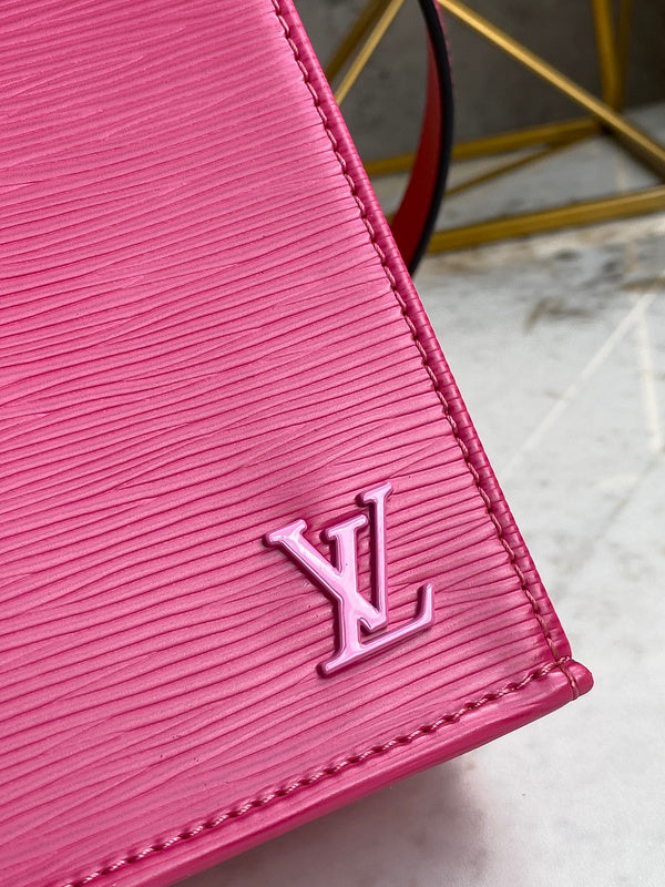 Interior view of everyday-luxe classic women's handbag – women's statement bag