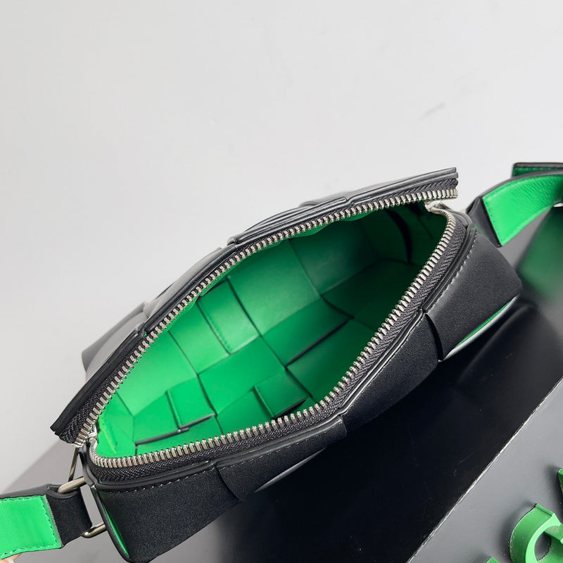 Contemporary Vegan Leather Handbag - Refined Silhouette | Women's Luxury Handbag #1599 - close-up detail shot (image 3) of designer-inspired handbag