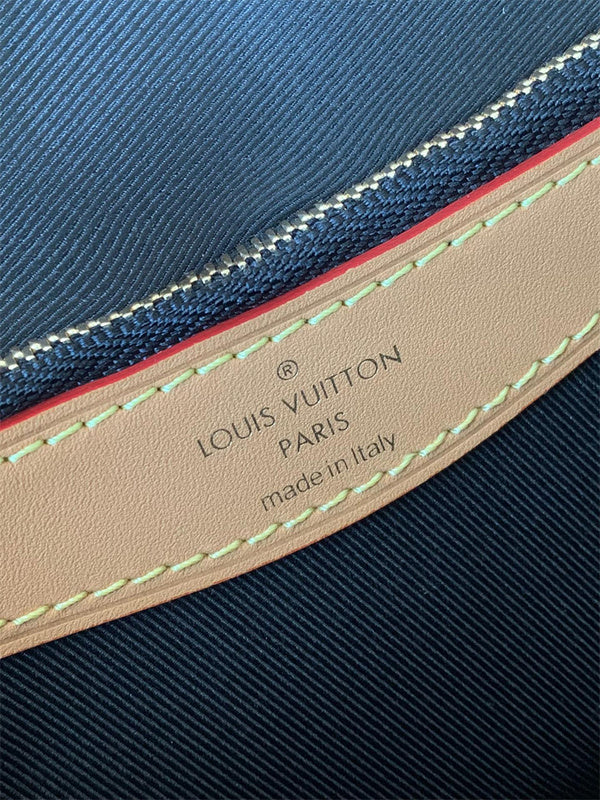  Graceful shoulder bag front view 31