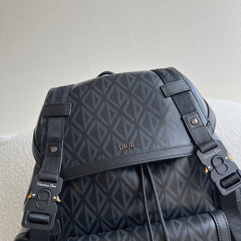 Close-up detail of structured polished women's handbag – women's everyday handbag