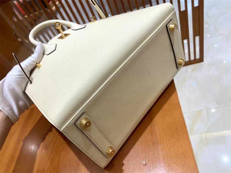 Balanced handbag styled for everyday wear
