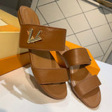 Three-quarter angle view of Louis Vuitton luxury piece style No.045