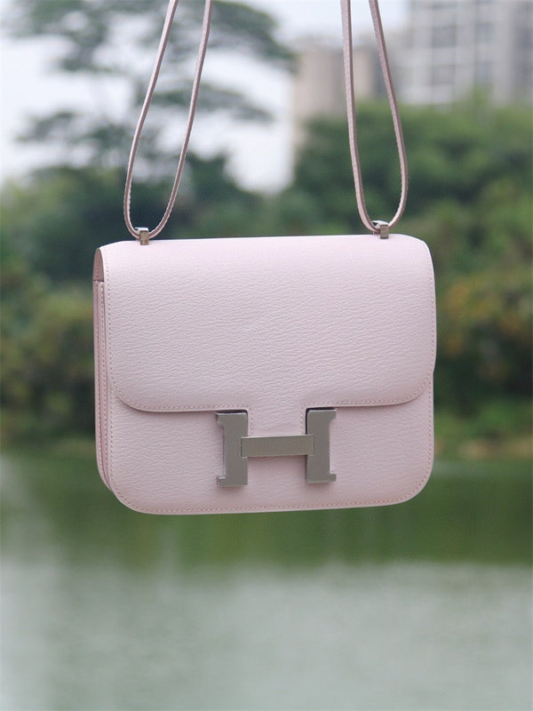  top-handle bag interior and compartment view