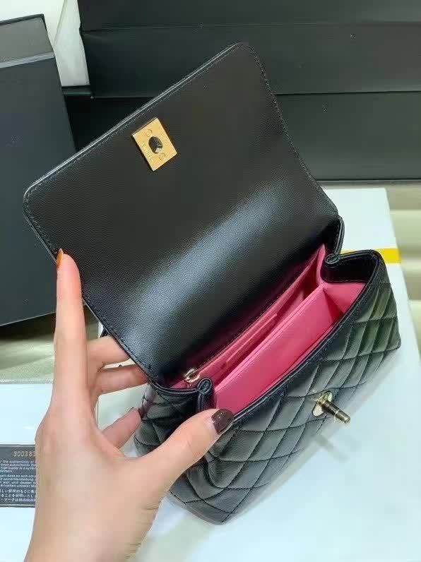 Zivas Charm Chic Craftsmanship Fashion Handbag (Elevated Daily Companion) – Styled Look