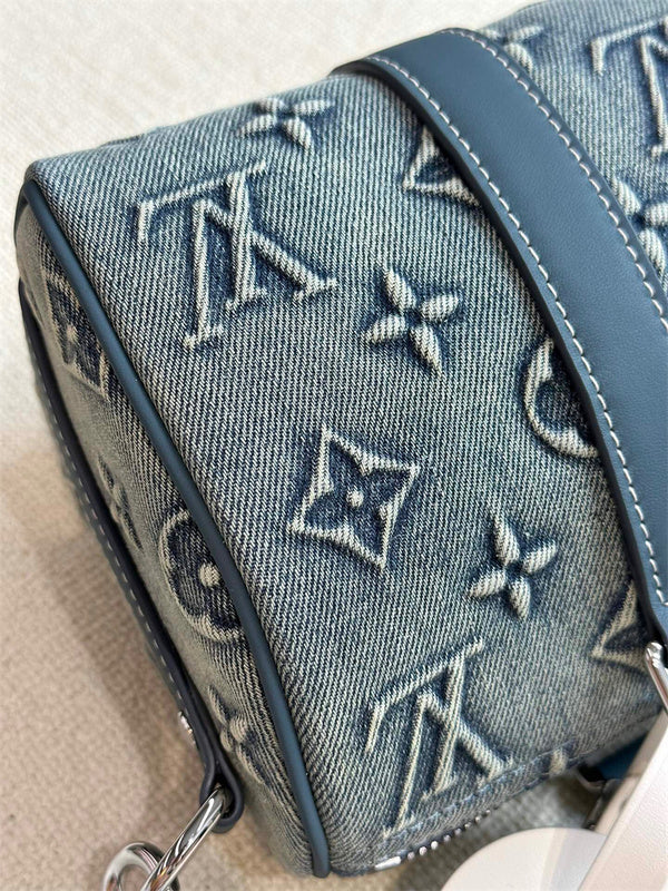  signature carryall bag detail view showing craftsmanship