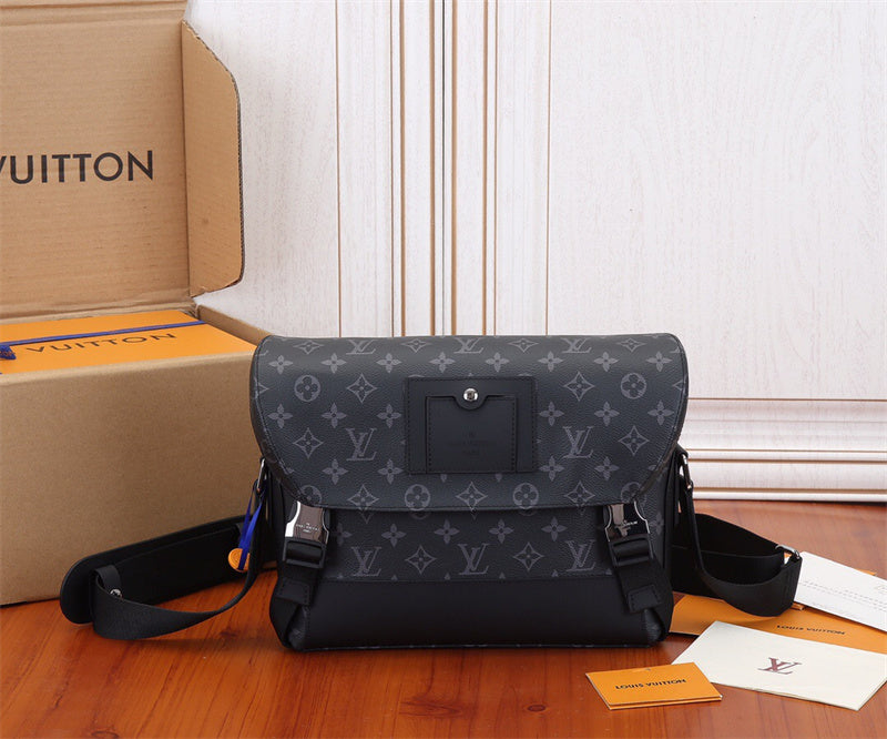  Chic structured bag front view