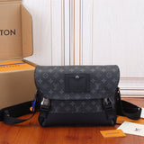  Chic structured bag front view