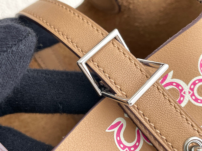 Versatile handbag styled for everyday wear