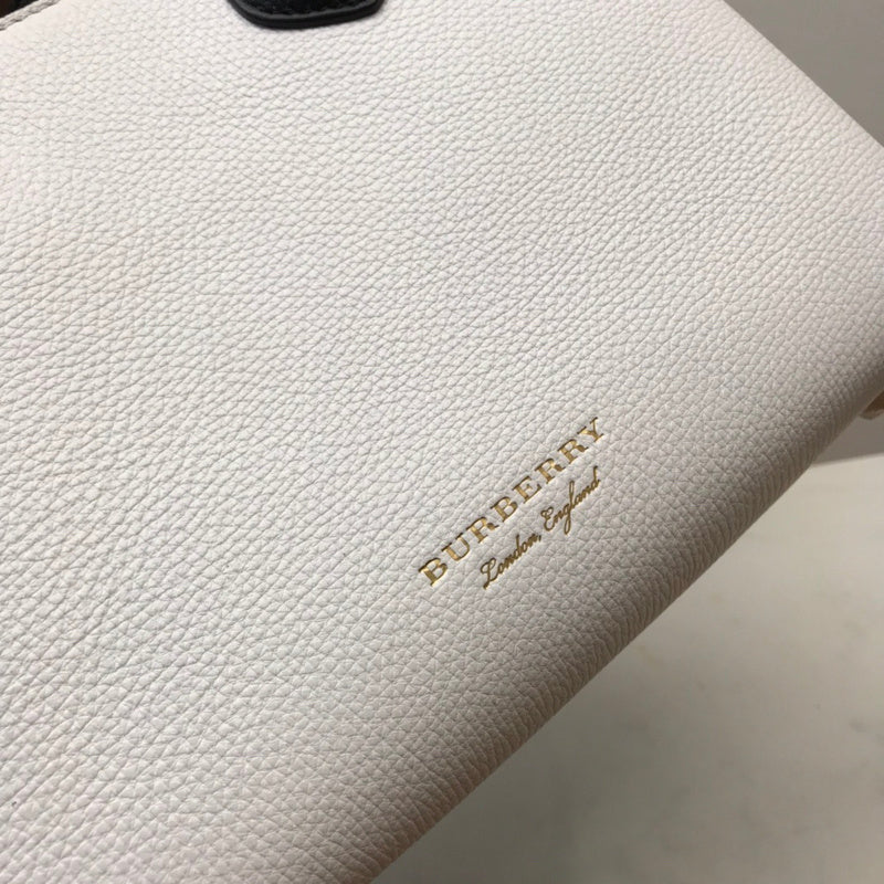 Ziva's Charm handbag – close-up view (one versatile size)