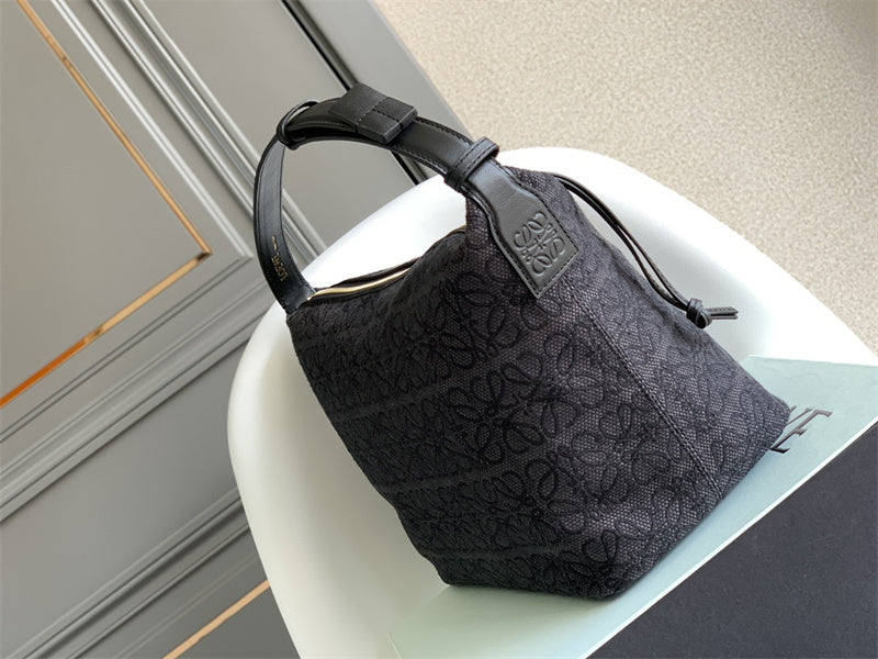 Ziva's Charm handbag – front view (21cm*17cm*12.5cm)