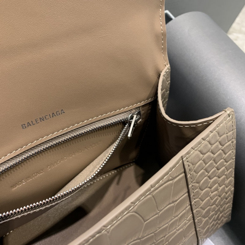 Zivas Charm Effortless Elegance Premium Handbag (Premium Everyday Carry) – Side Profile