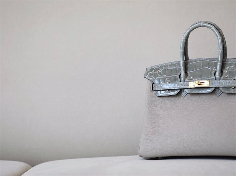  handbag interior and compartment view 9