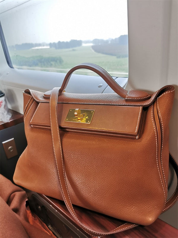  Essential tote bag carried on shoulder