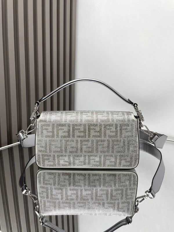 Ziva's Charm handbag – detail view (26cm*15cm*5cm)