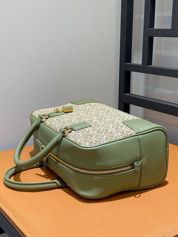 Ziva's Charm handbag – interior view (28cm*18cm*10cm)