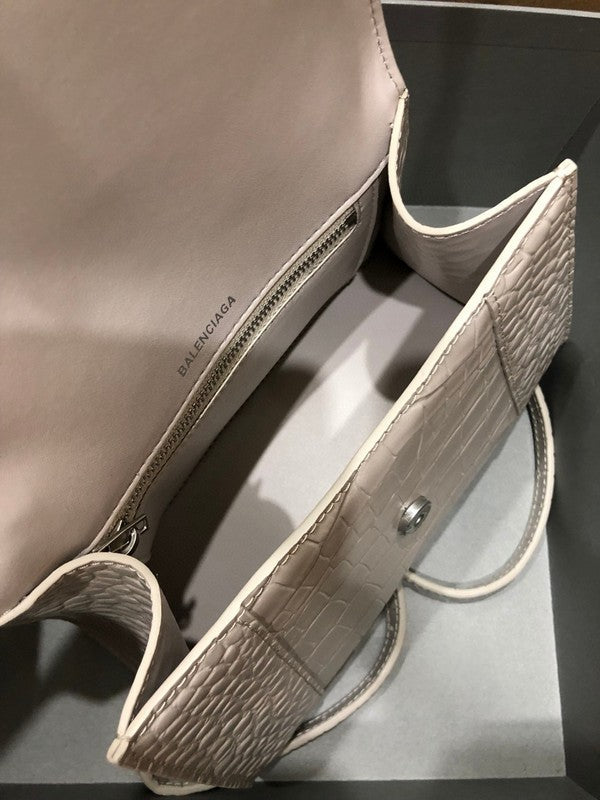 Zivas Charm Streamlined Design Statement Handbag (Refined Practical Design) – Detail View