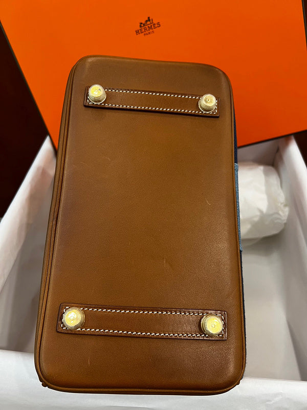 Elegant handbag styled for everyday wear