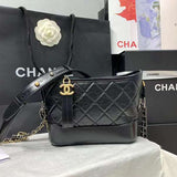 Zivas Charm Modern Minimalist Look Luxury Handbag (Timeless Wardrobe Addition) – Detail View