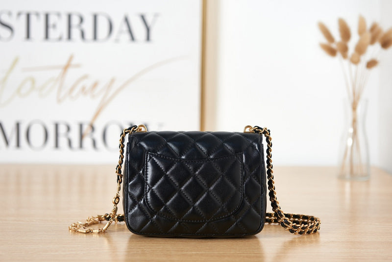 Zivas Charm Modern Edge Designer Handbag (Designer-Inspired Craftsmanship) – Close-Up Detail